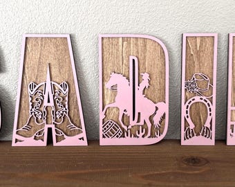 Cowgirl Kinderzimmer Holzbuchstaben - Personalisiertes westliches Baby Namensschild