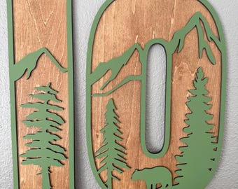 Waldkinderzimmer Namensschild - Personalisierte Holzbuchstaben mit Bär, Bäume & Berge