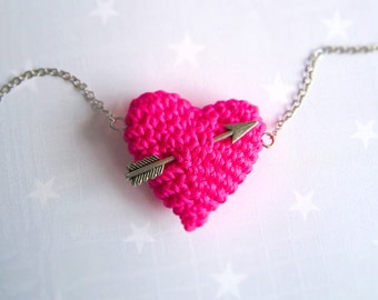 Knit jewelry-Crochet Neon Pink heart and arrow. Necklace. Fluo Pink.