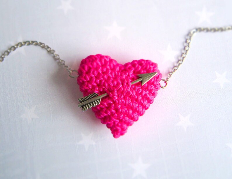 Knit jewelry-Crochet Neon Pink heart and arrow. Necklace. Fluo Pink. image 1