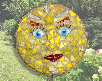 Paletto da giardino a forma di sole sciocco in mosaico di vetro colorato