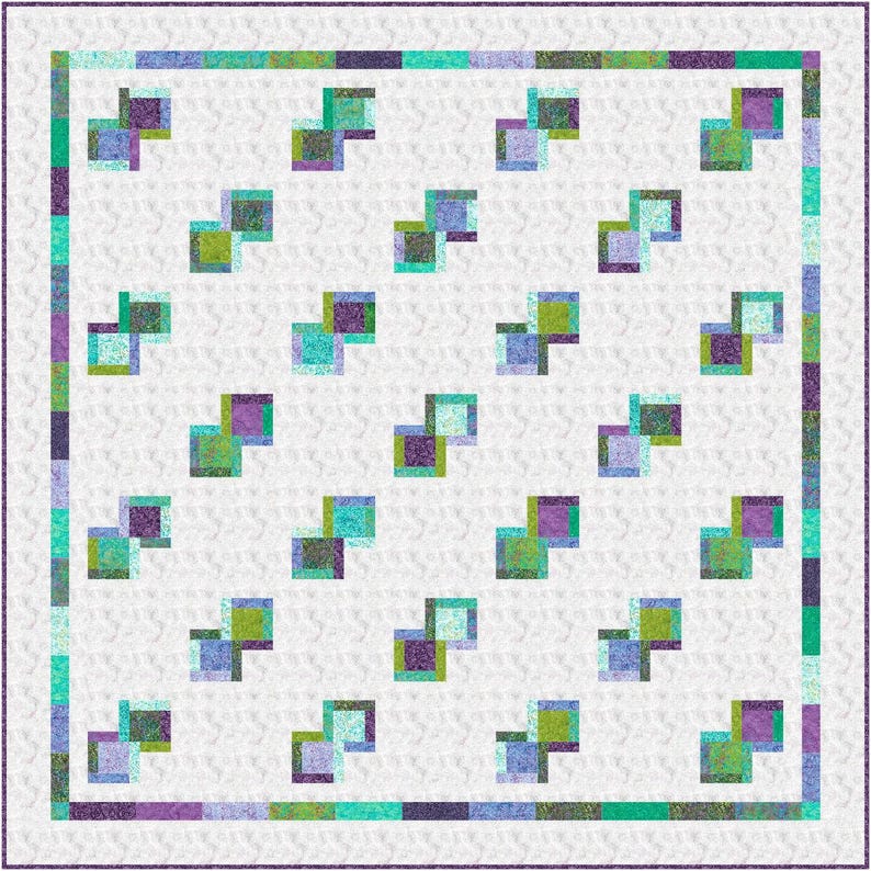 Puede incluir: Una colcha cuadrada con fondo blanco y un patr&oacute;n repetitivo de peque&ntilde;os bloques multicolores en tonos morado, azul verdoso, azul y verde lima. La colcha est&aacute; rematada con un borde compuesto por peque&ntilde;os cuadrados de colores alternos.