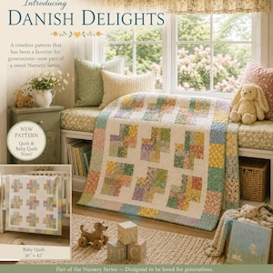 Puede incluir: Una colcha con un patr&oacute;n de retazos de cuadrados florales en colores pastel sobre un fondo blanco. El texto dice Introducing DANISH DELIGHTS, NEW PATTERN Quilt & Baby Quilt Sizes!, Baby Quilt 91 cm x 107 cm, y Part of the Nursery Series.