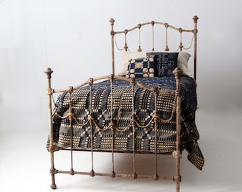 Old cast iron bed frame deals