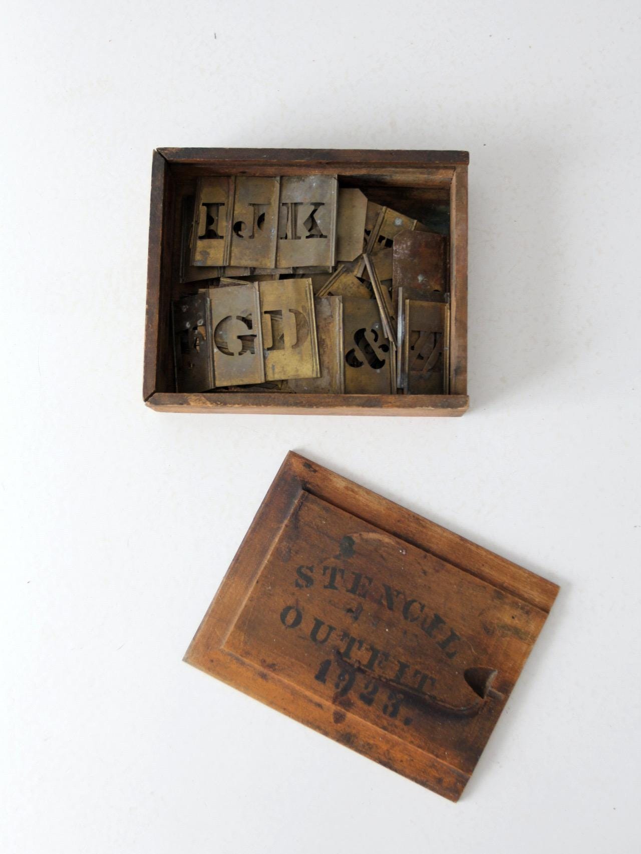 アンティーク雑貨 france vintage stencil wood box 1920s Brass Stencil Set With Wood Box - Etsy Hong Kong