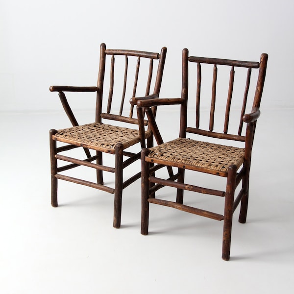 vintage Americana lodge chairs with split weave seats, set cabin chairs