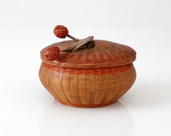 Cesto cinese vintage con coperchio e pomello a forma di bacca.