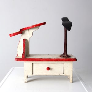vintage cobbler&#39;s shoe stand station