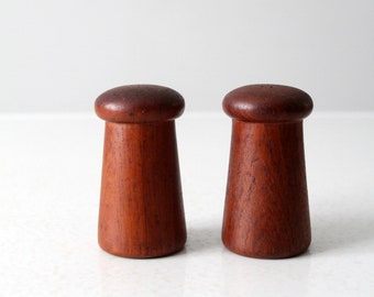 mcm wood salt & pepper shakers set