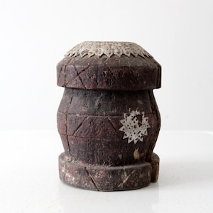 recipiente de molienda de madera antiguo