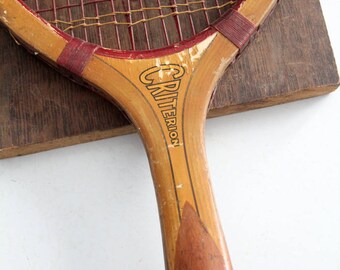 ◆激レア！テニス◆ ヴィンテージ壁掛け◆額縁◆オブジェ◆ディスプレイ◆ラケット史 NEW ジオブレイク80V（02GB80V)／ゴールド/パープル（832