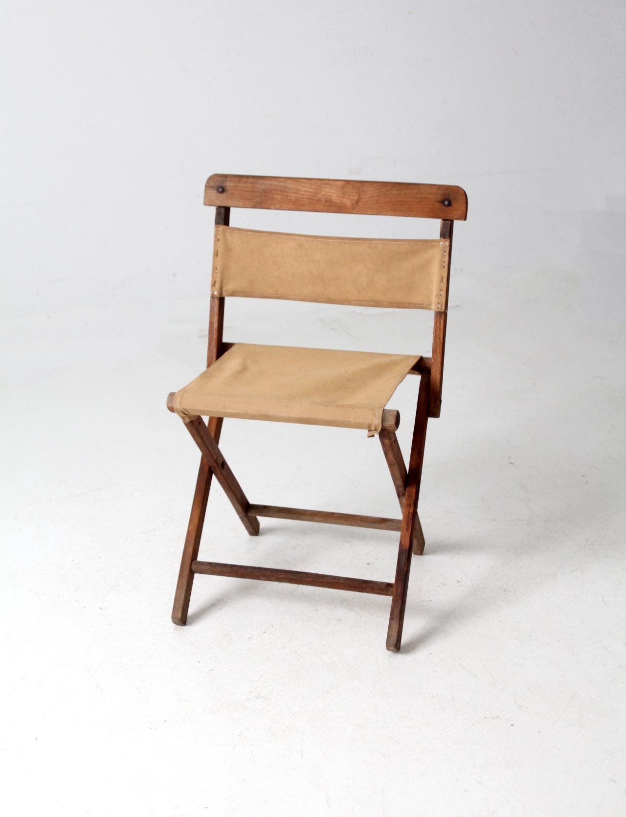 Une boîte de selle de pêche français vintage, tabouret de pêche de