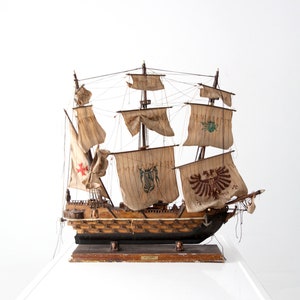 mid-century Navio Espanol 1690 model ship