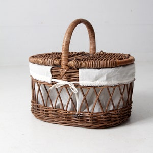 vintage wicker picnic basket with lining