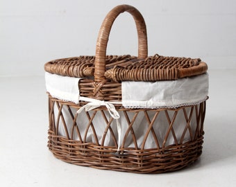 vintage wicker picnic basket with lining