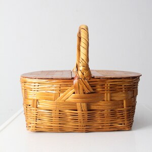 vintage woven picnic basket image 3