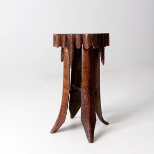 antieke palmbladaccenttafel, volkskunsttafel