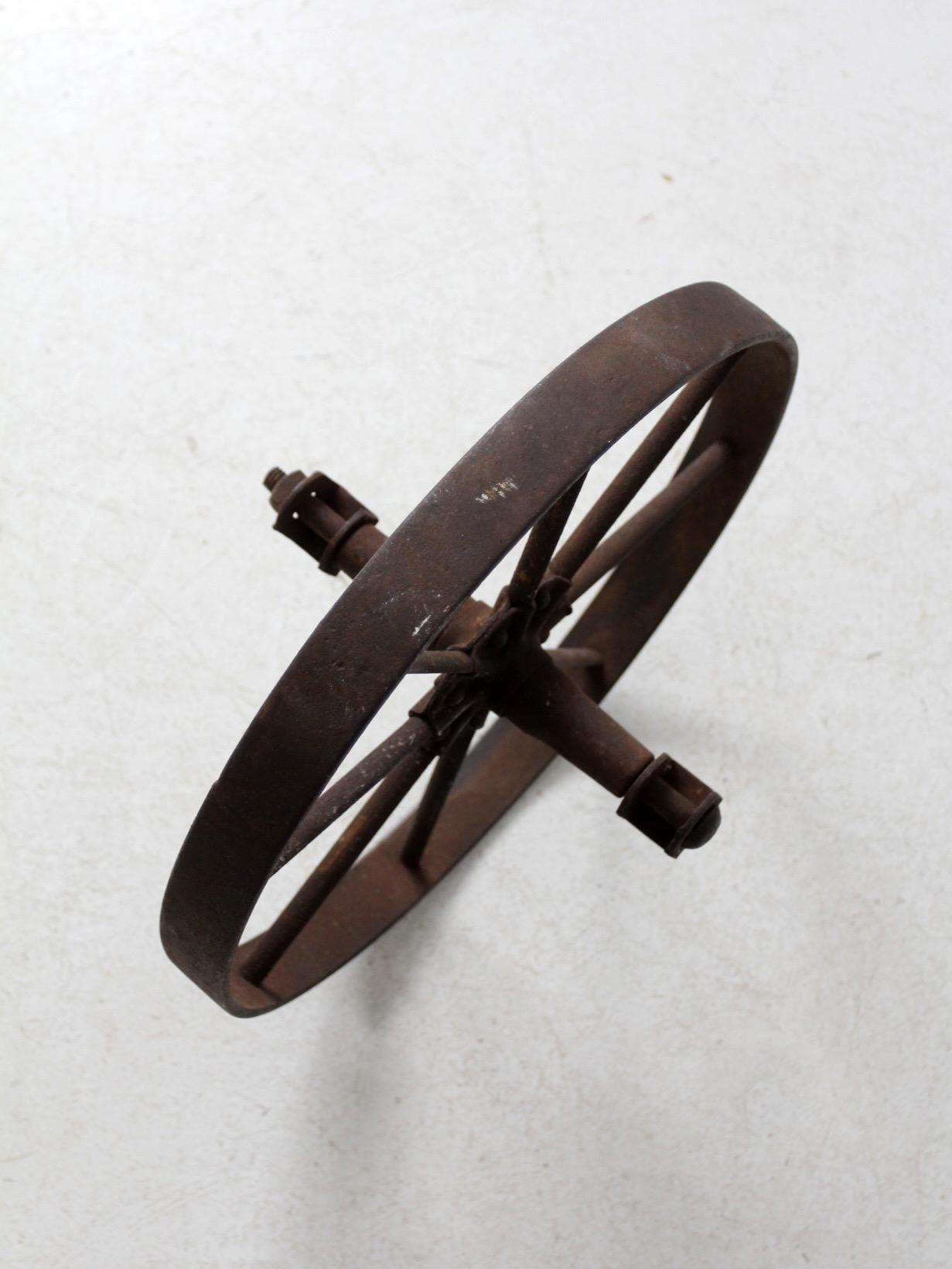 アンティークの鉄の車輪 - Etsy 日本