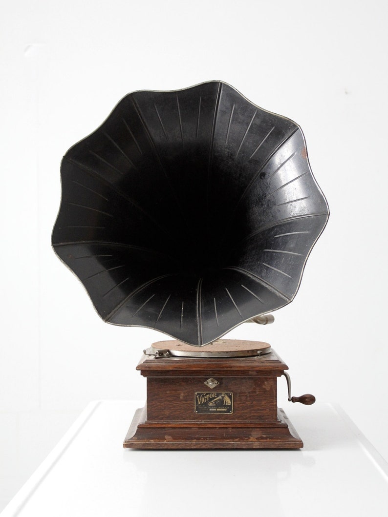 Victor II Victor Victrola, antique record player with horn image 2