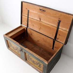 antique painted blanket chest, 19th century wooden trunk zdjęcie 7