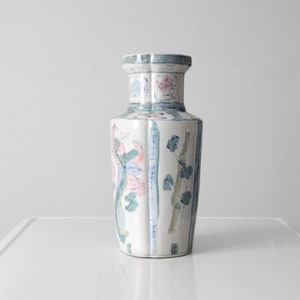 antique Chinese porcelain vase image 3