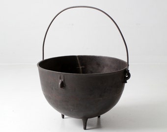 antique 20 gallon cast iron cauldron