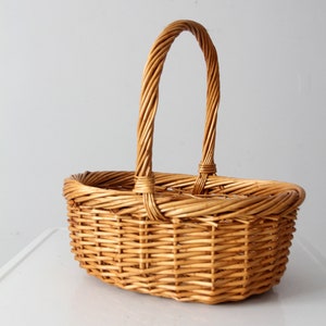 vintage wicker basket image 3
