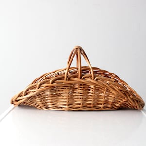 cesta de mimbre vintage para leña