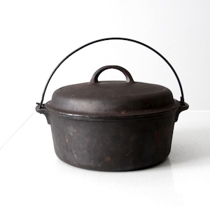 vintage cast iron dutch oven