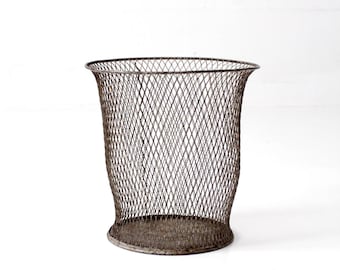 Papelera industrial antigua de alambre / Northwestern Expanded Metal Co, Chicago