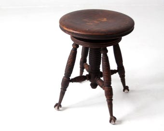 sgabello antico per pianoforte con piedini a sfera e artigli