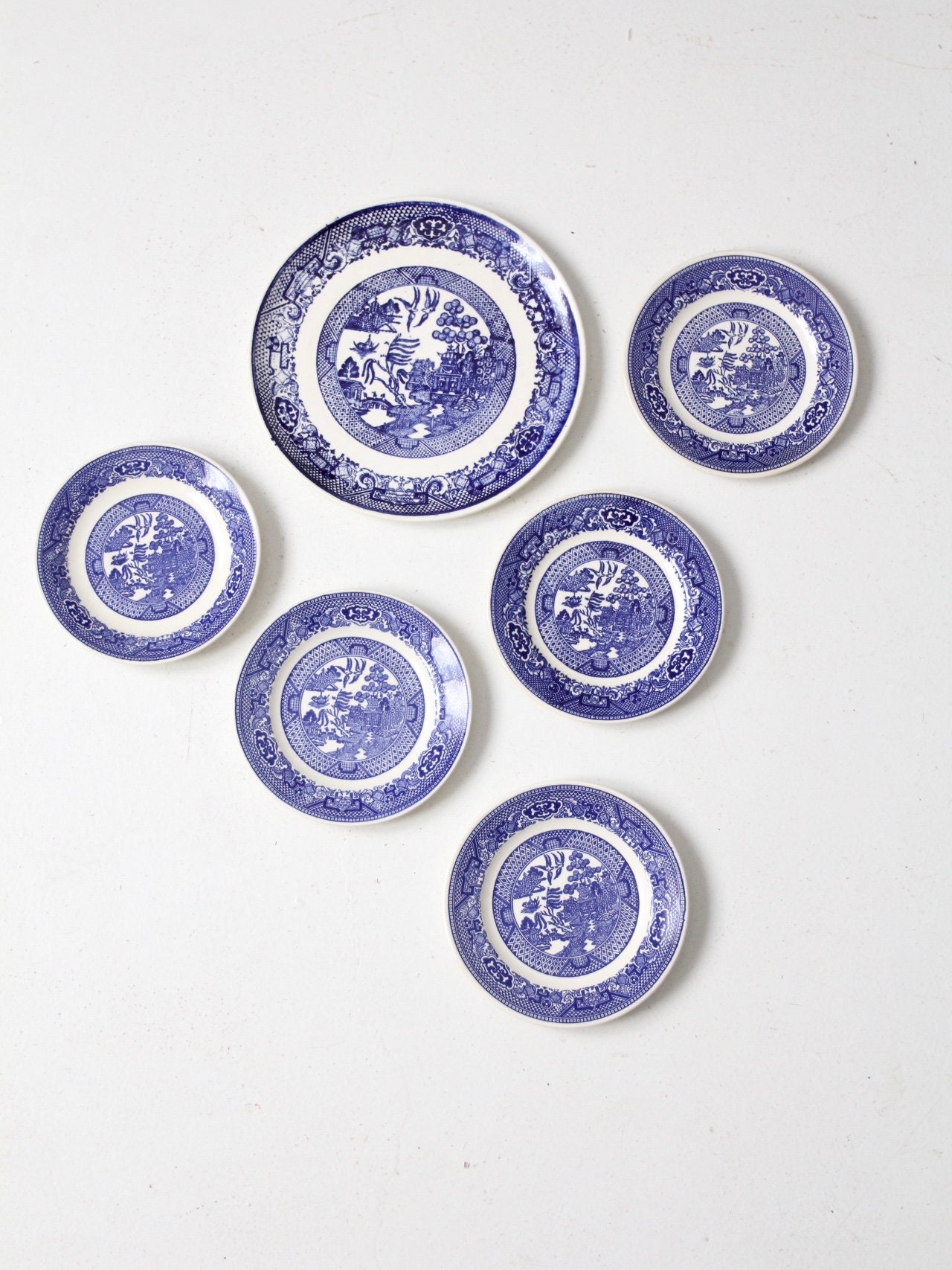 vintage Blue Willow porcelain plate collection, set of 6