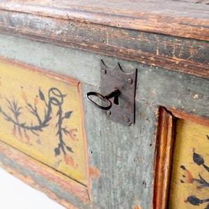 antique painted blanket chest, 19th century wooden trunk zdjęcie 9