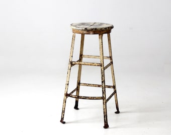 sgabello industriale vintage con seduta in legno