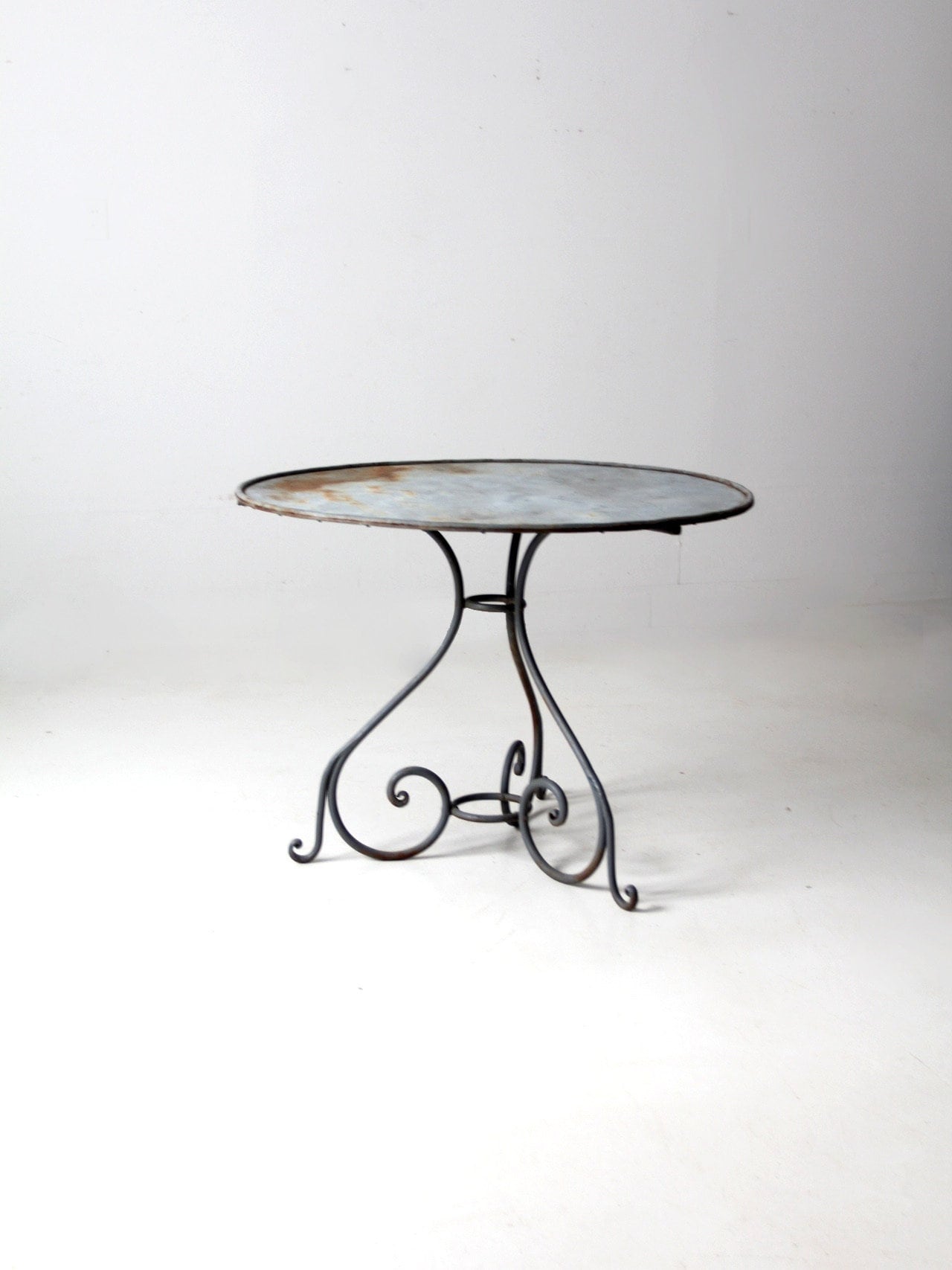 Small iron garden 2025 table