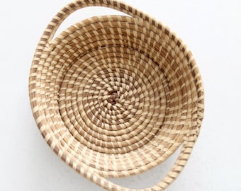 Cuenco vintage de cesta tejida en espiral