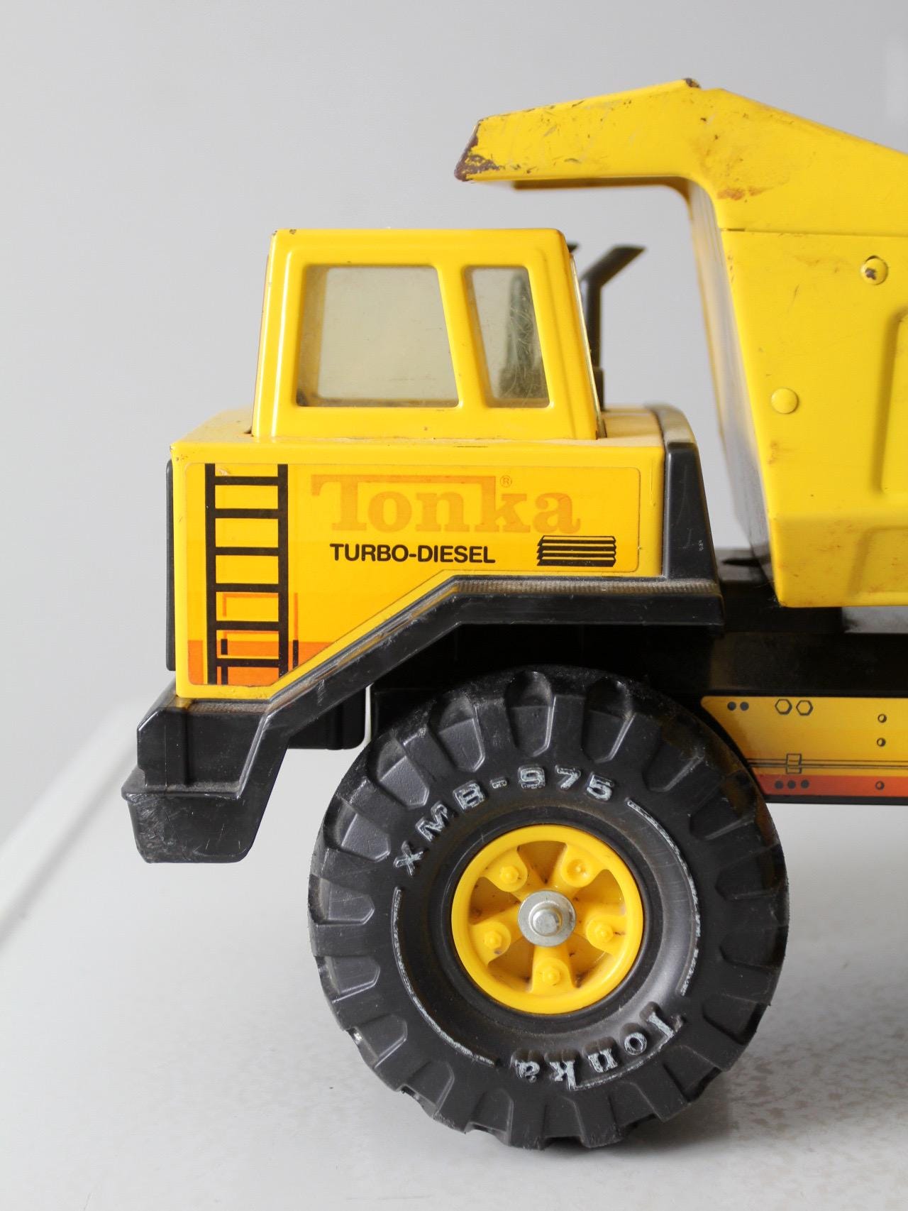 ヴィンテージのトンカダンプトラック - Etsy 日本