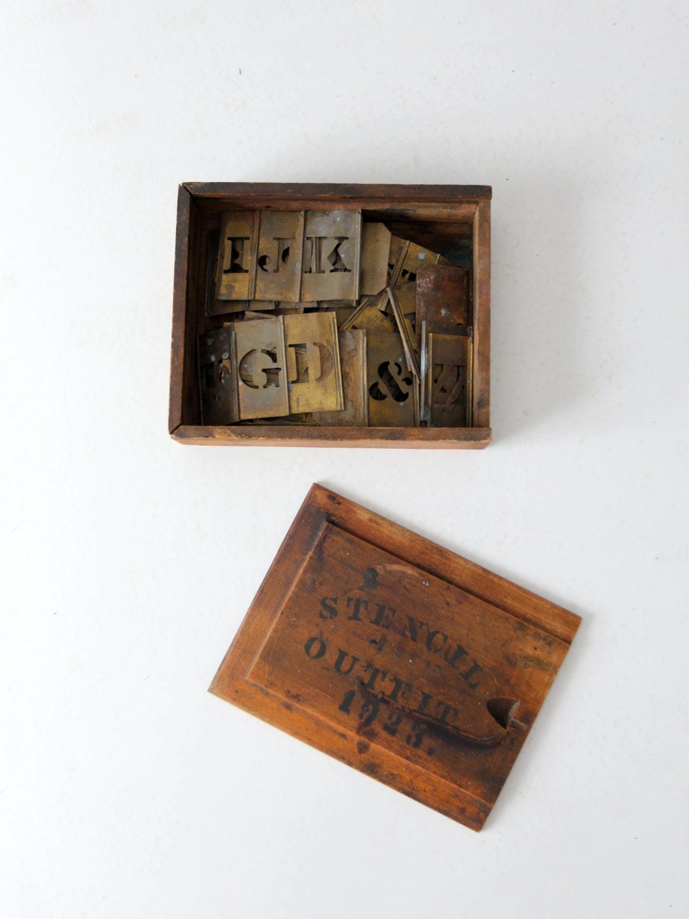 アンティーク雑貨 france vintage stencil wood box 1920s Brass Stencil Set With Wood Box - Etsy Israel