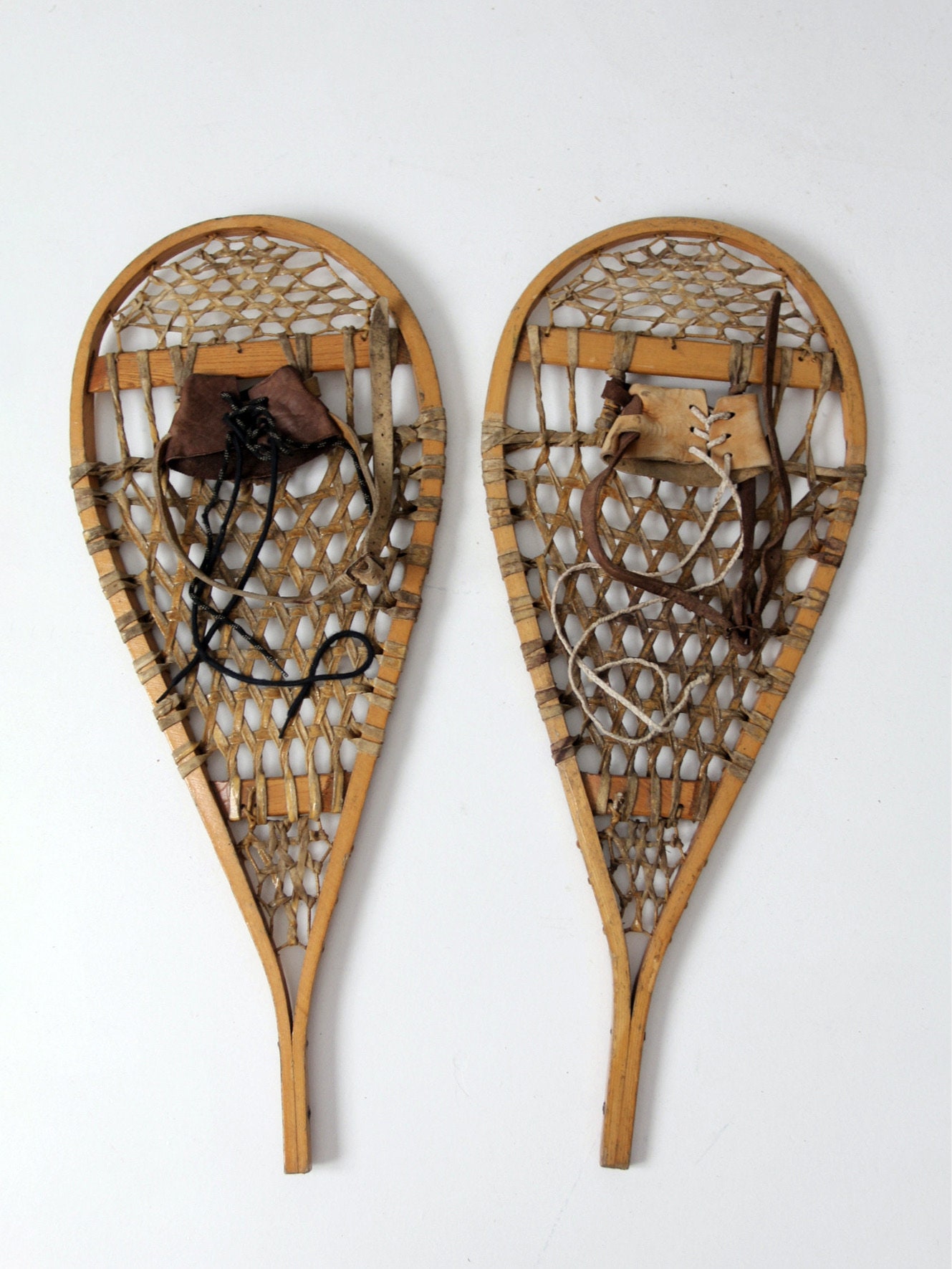 Old fashioned deals snow shoes