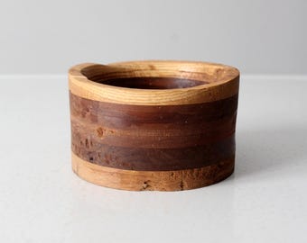 Vintage rustikale handgefertigte Schüssel