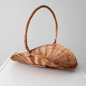 cesta de leña de mimbre vintage