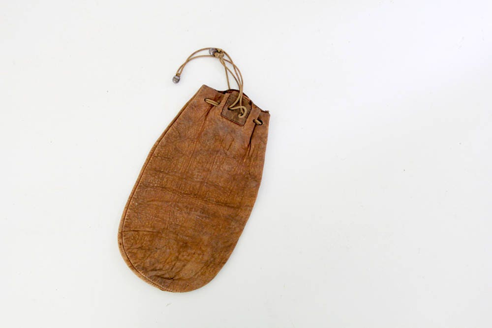 Small leather money pouch (1600s?) found in Seville harbor. 543