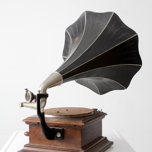 Victor II Victor Victrola, antique record player with horn image 4