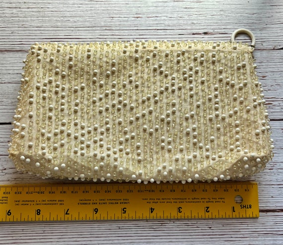 Vintage 1960s Beaded Clutch Purse in White & Clea… - image 2