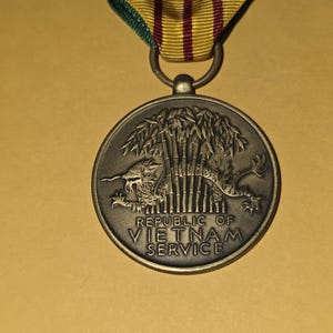 Original Vietnam Service Medal – U.S. Military War Medal with Ribbon – Veteran Collectible