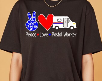 Camiseta de algodón "Peace Love Postal Worker" - Regalo para cartero de USPS