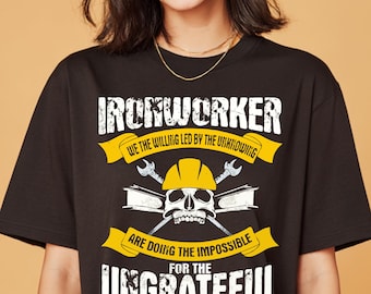 Camiseta divertida de regalo para herrero: "We The Willing" (Nosotros, los que estamos dispuestos)