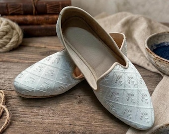 Handmade White Mojari Loafers, Men's Wedding Ethnic Footwear, Synthetic Leather Jutti