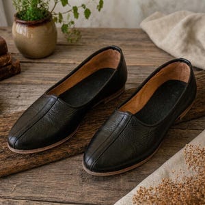 Heritage Black Leather Peshawari Khussa with White Stitching Handmade Black Leather Peshawari Chappal: Traditional  main image 3