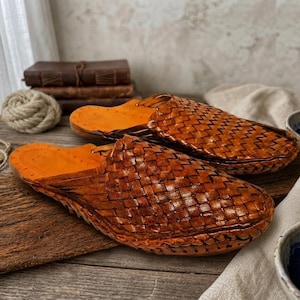 Handgemaakte donkerbruine geweven leren muiltjes, zomersandalen voor dames